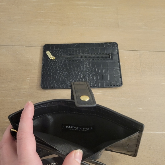 London Fog Sophie Crocodile Wristlet NWT - Picture 6 of 11